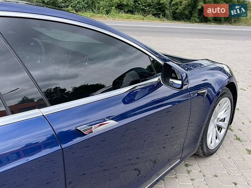 Лифтбек Tesla Model S 2017 в Снятине