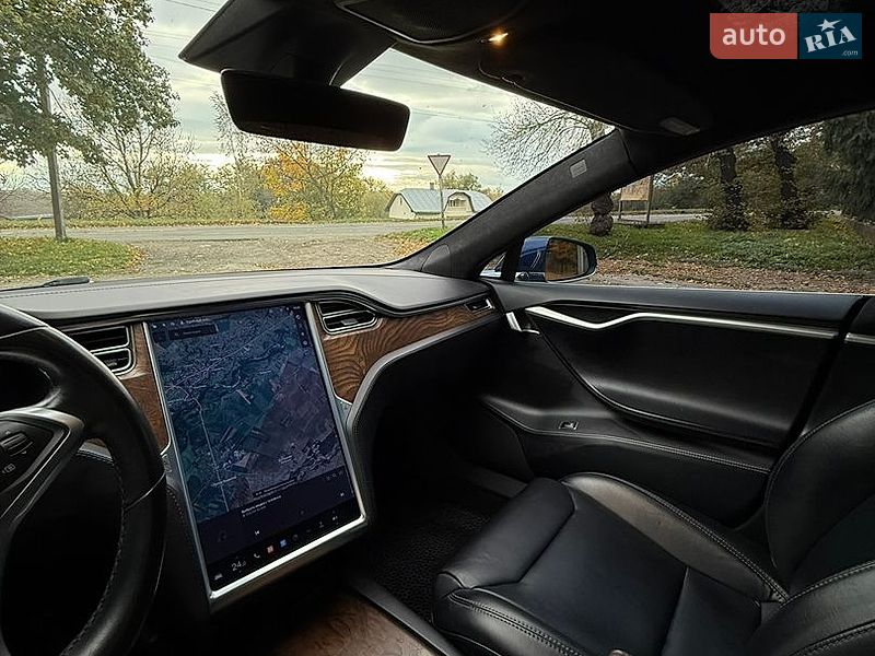 Лифтбек Tesla Model S 2017 в Снятине