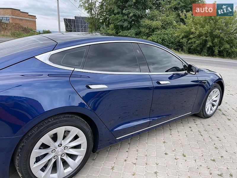 Лифтбек Tesla Model S 2017 в Снятине