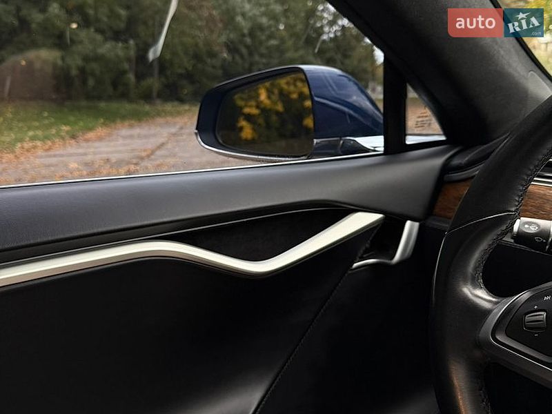 Лифтбек Tesla Model S 2017 в Снятине