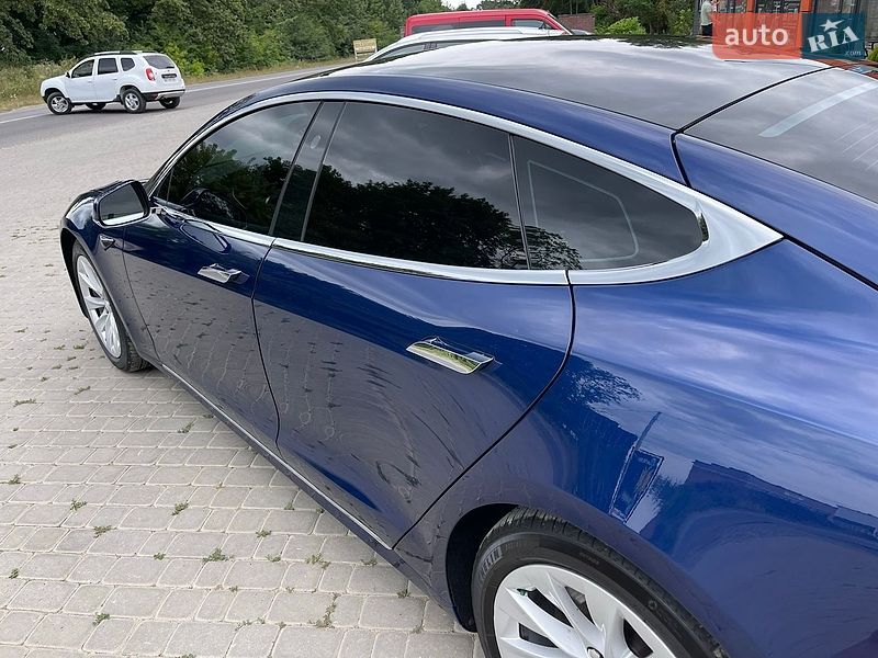 Лифтбек Tesla Model S 2017 в Снятине