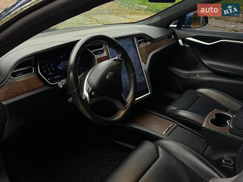 Лифтбек Tesla Model S 2017 в Снятине