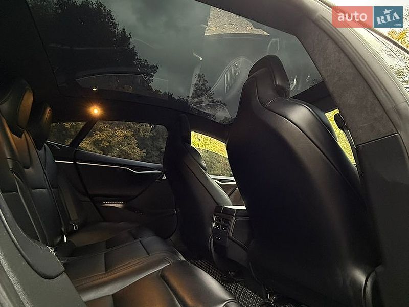 Лифтбек Tesla Model S 2017 в Снятине