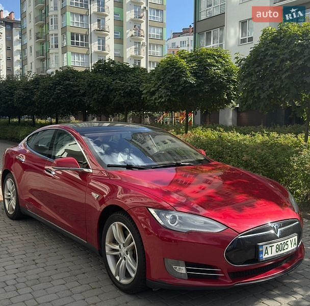 Лифтбек Tesla Model S 2013 в Ивано-Франковске