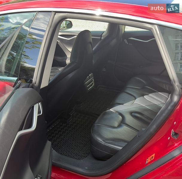 Лифтбек Tesla Model S 2013 в Ивано-Франковске