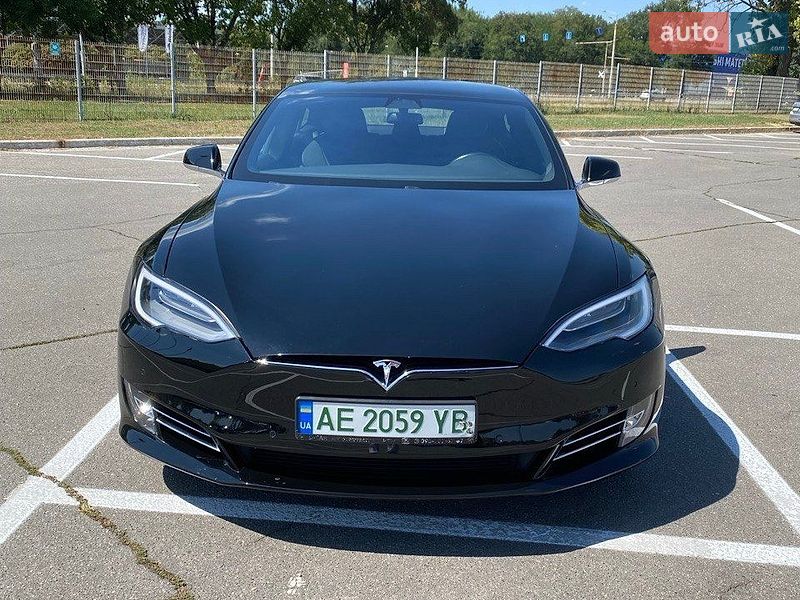 Tesla Model S 2018