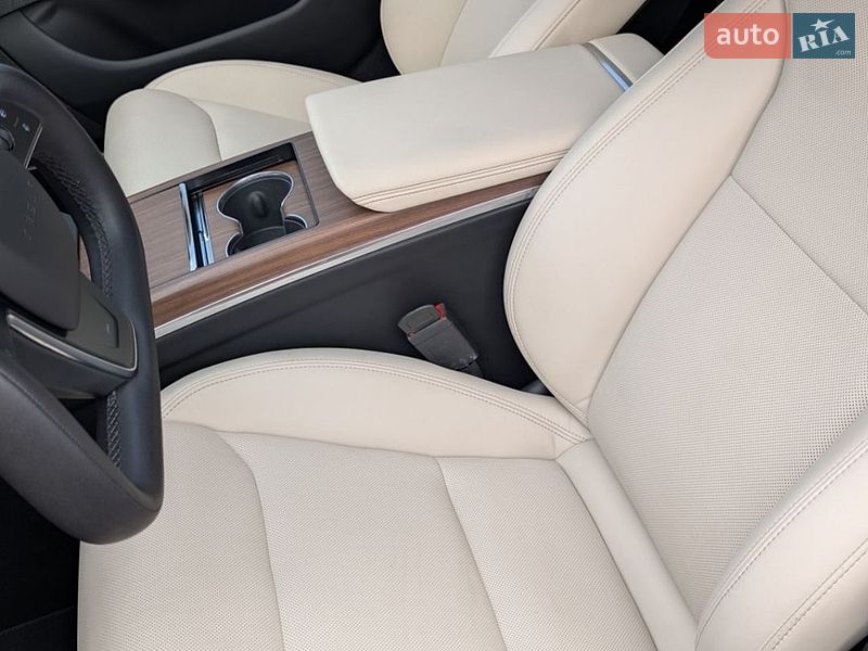 Лифтбек Tesla Model S 2021 в Миргороде