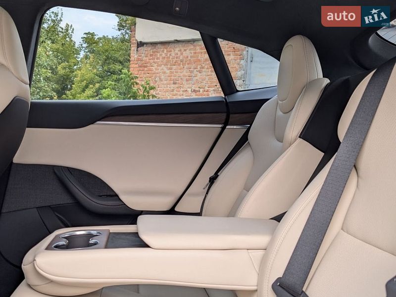 Лифтбек Tesla Model S 2021 в Миргороде