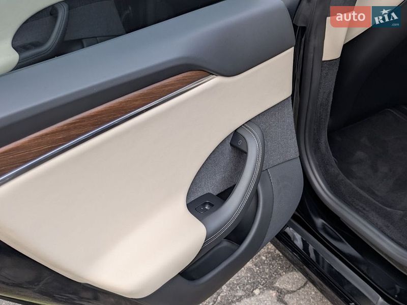 Лифтбек Tesla Model S 2021 в Миргороде