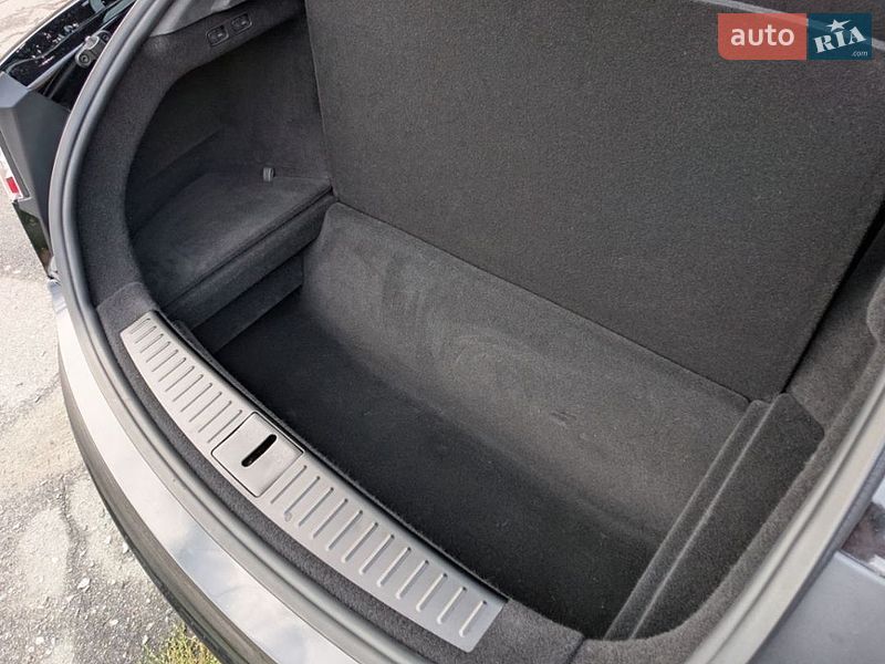 Лифтбек Tesla Model S 2021 в Миргороде