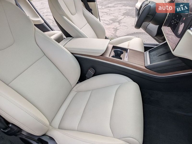 Лифтбек Tesla Model S 2021 в Миргороде