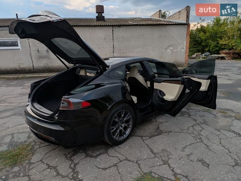 Лифтбек Tesla Model S 2021 в Миргороде