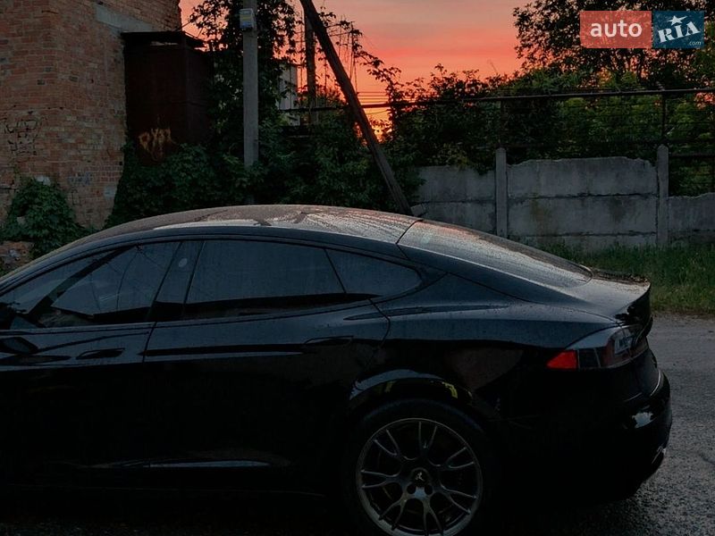 Лифтбек Tesla Model S 2021 в Миргороде