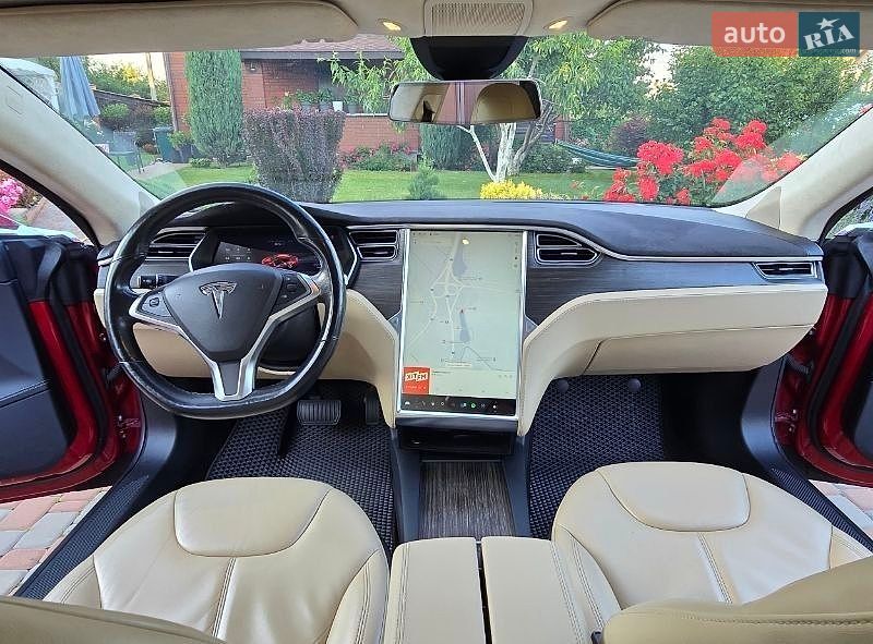 Лифтбек Tesla Model S 2015 в Киеве