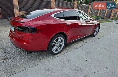 Лифтбек Tesla Model S 2015 в Киеве