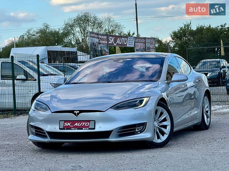 Ліфтбек Tesla Model S 2016 в Києві