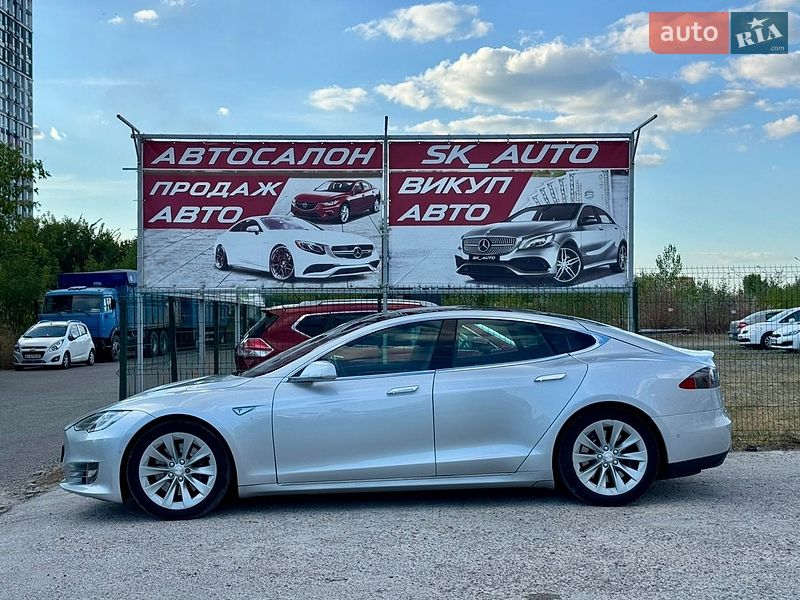 Ліфтбек Tesla Model S 2016 в Києві