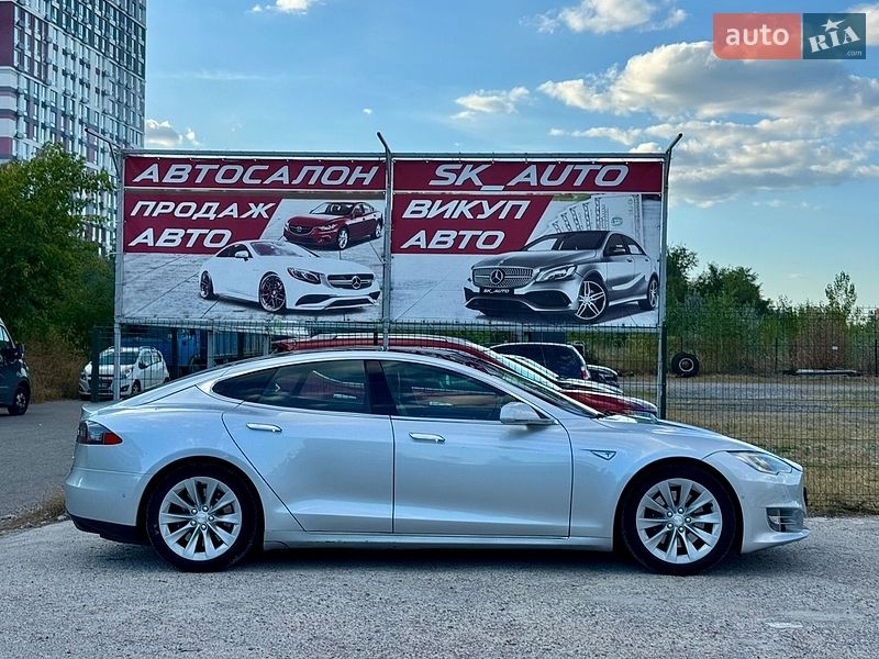 Ліфтбек Tesla Model S 2016 в Києві