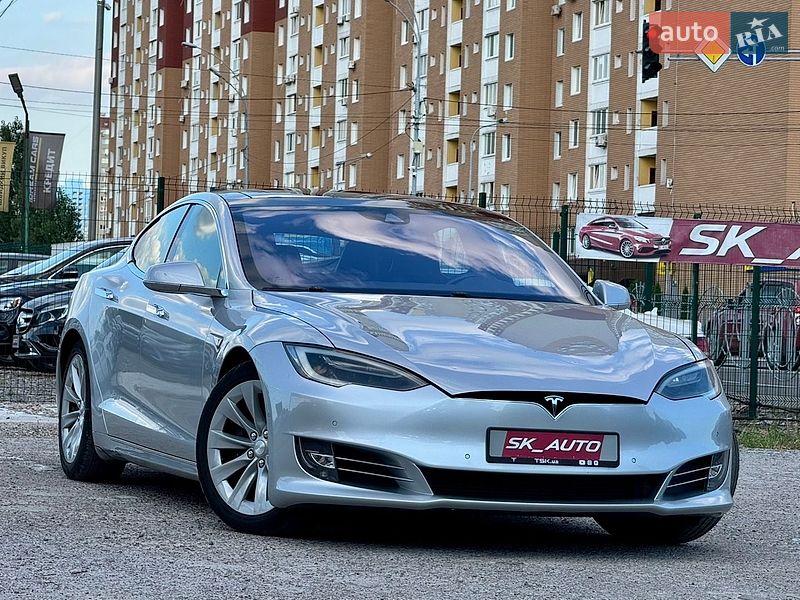 Ліфтбек Tesla Model S 2016 в Києві