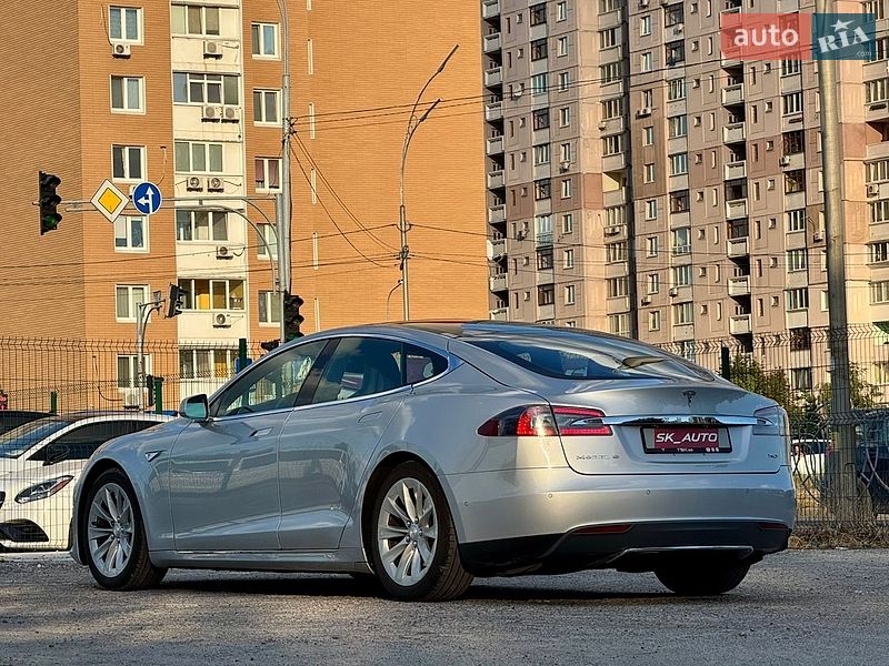 Ліфтбек Tesla Model S 2016 в Києві