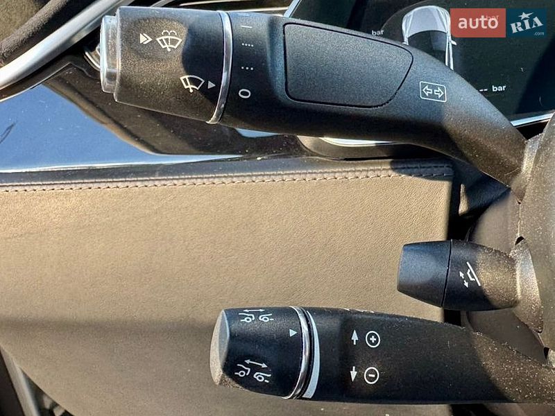 Ліфтбек Tesla Model S 2016 в Києві