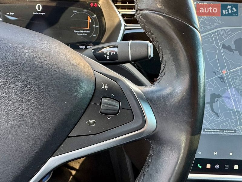 Ліфтбек Tesla Model S 2016 в Києві