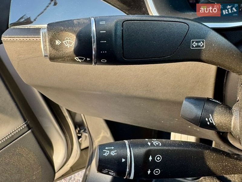 Ліфтбек Tesla Model S 2016 в Києві