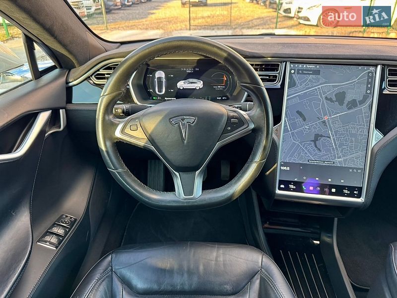 Ліфтбек Tesla Model S 2016 в Києві