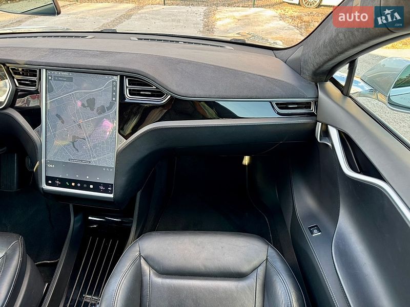 Ліфтбек Tesla Model S 2016 в Києві