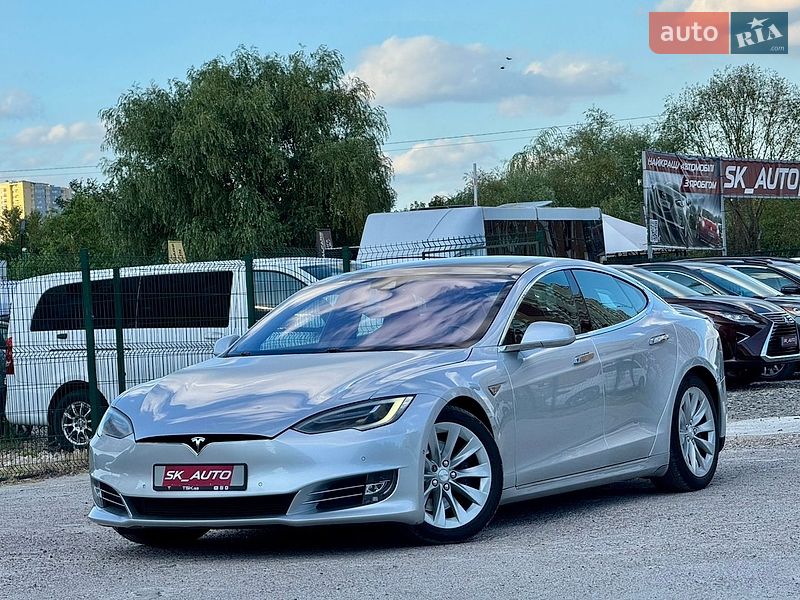 Ліфтбек Tesla Model S 2016 в Києві