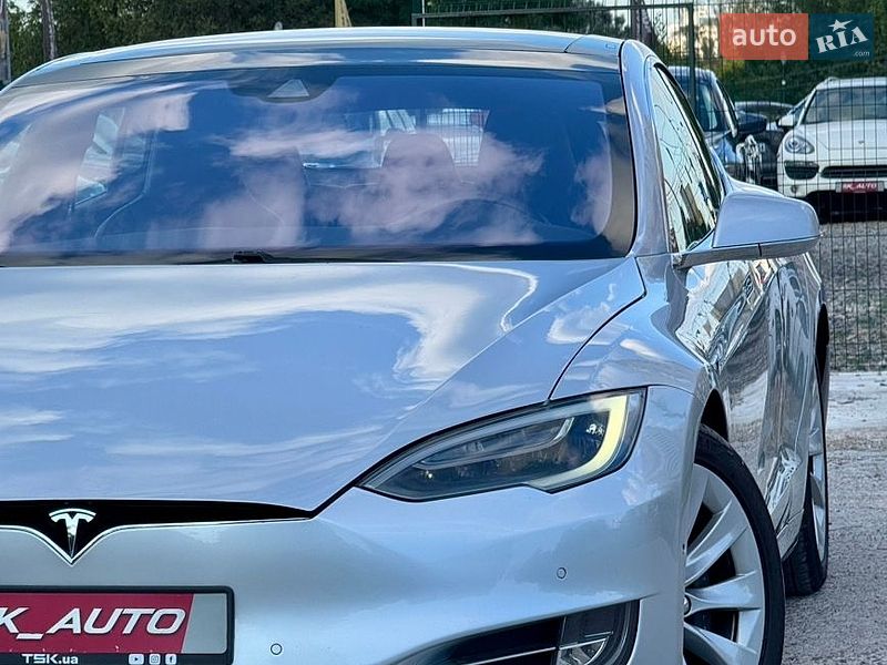 Ліфтбек Tesla Model S 2016 в Києві