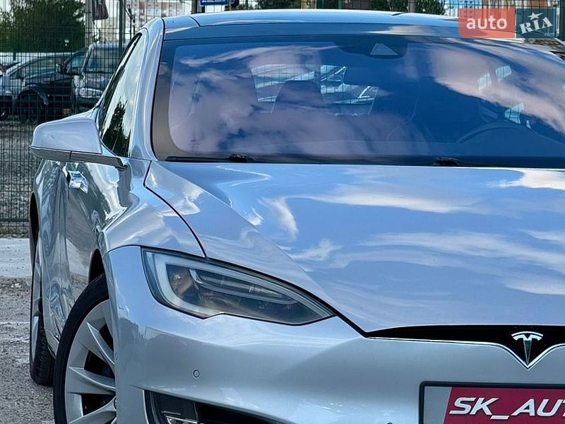 Ліфтбек Tesla Model S 2016 в Києві