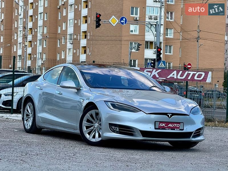 Ліфтбек Tesla Model S 2016 в Києві