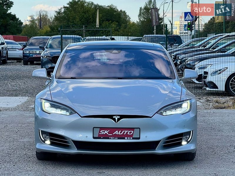 Ліфтбек Tesla Model S 2016 в Києві