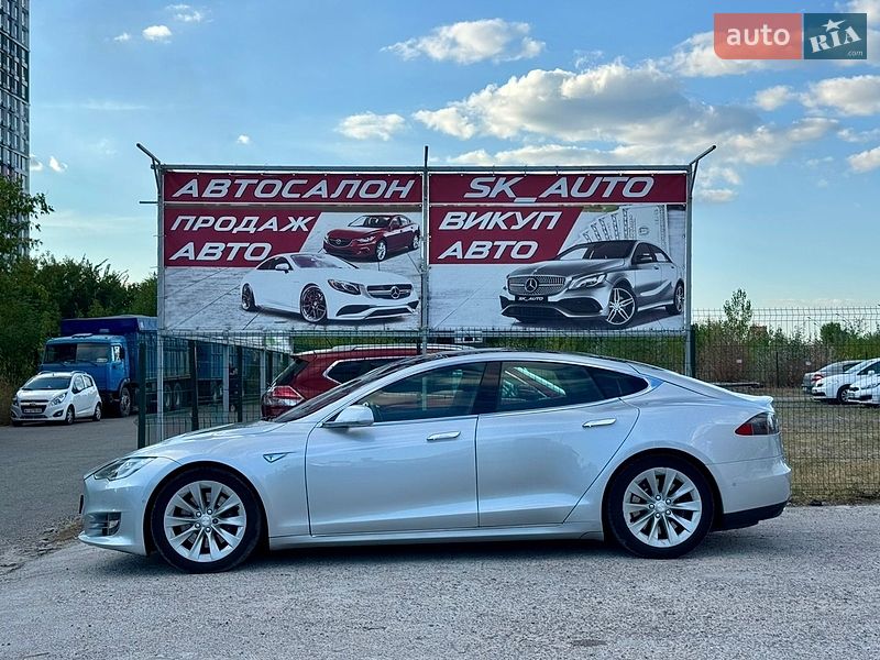 Ліфтбек Tesla Model S 2016 в Києві
