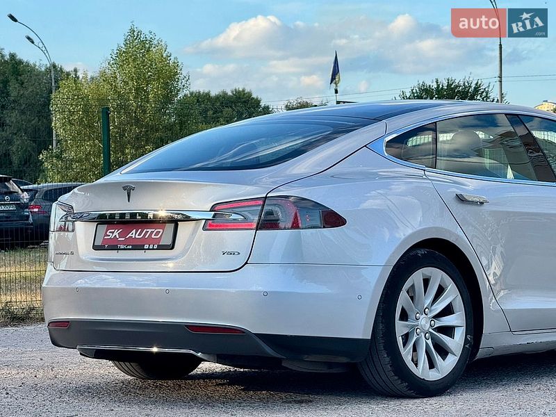 Ліфтбек Tesla Model S 2016 в Києві