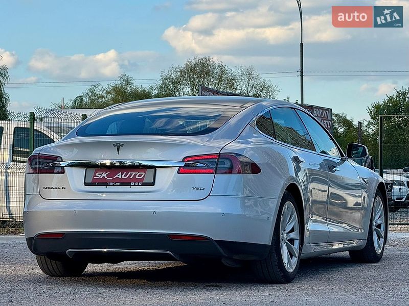 Ліфтбек Tesla Model S 2016 в Києві