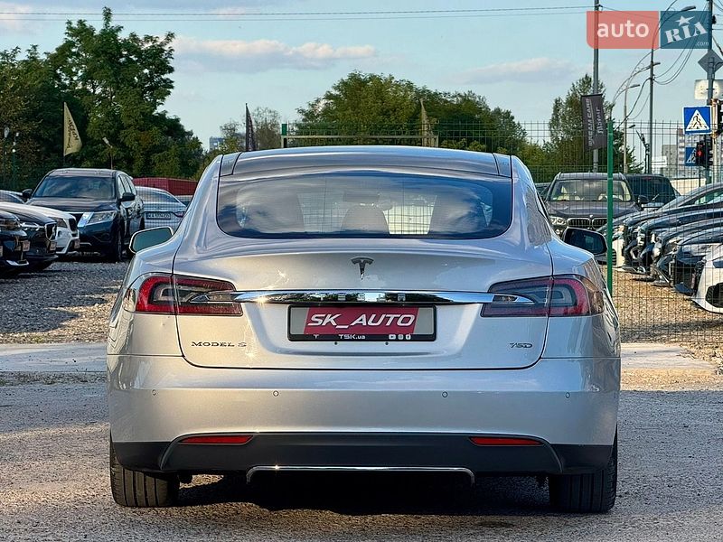 Ліфтбек Tesla Model S 2016 в Києві
