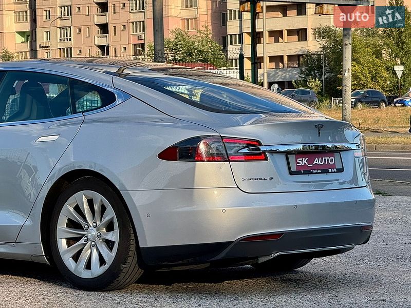 Ліфтбек Tesla Model S 2016 в Києві
