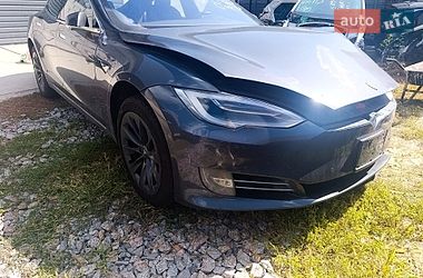 Tesla Model S  2020