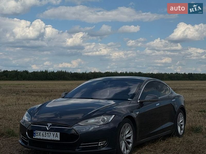 Лифтбек Tesla Model S 2016 в Нетешине