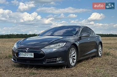 Лифтбек Tesla Model S 2016 в Нетешине