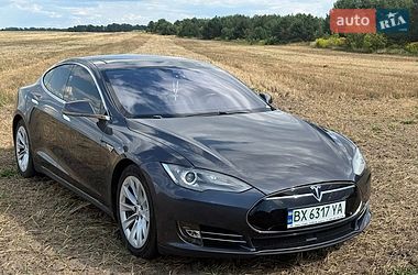 Лифтбек Tesla Model S 2016 в Нетешине