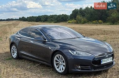 Лифтбек Tesla Model S 2016 в Нетешине