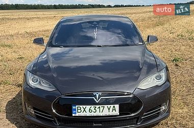 Лифтбек Tesla Model S 2016 в Нетешине