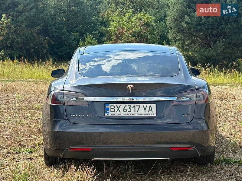 Лифтбек Tesla Model S 2016 в Нетешине