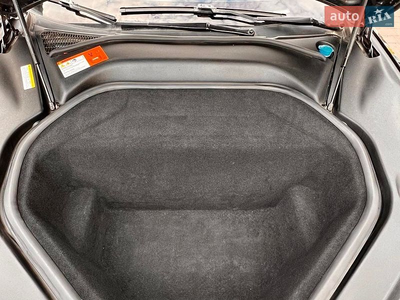 Лифтбек Tesla Model S 2016 в Нетешине