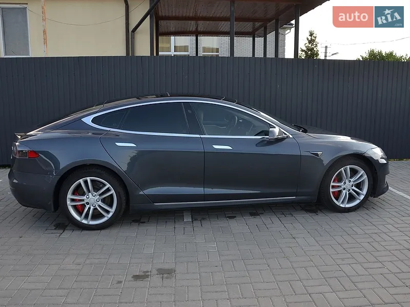 Tesla Model S 2016