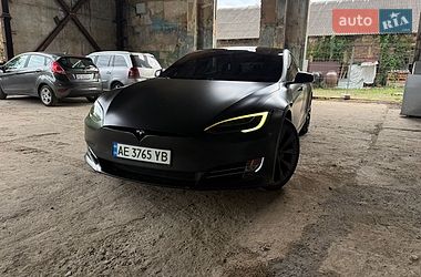 Tesla Model S 2019