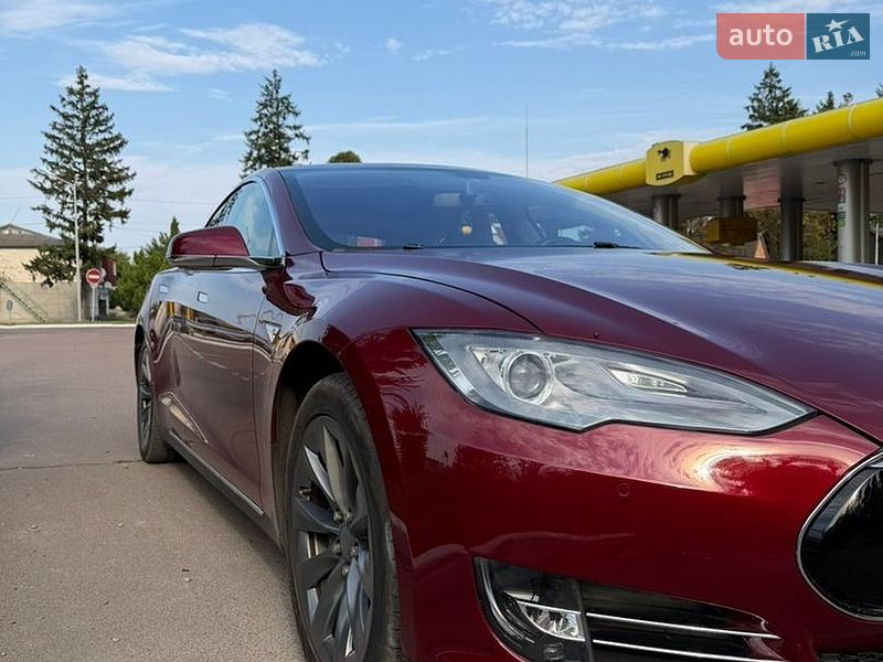 Лифтбек Tesla Model S 2013 в Коростышеве